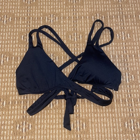 Becca Rebecca Virtue Color Code Convertible Strap Bikini Top in Black SZ M - Picture 3 of 4